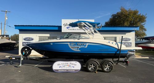 2019 Chaparral 23 Surf