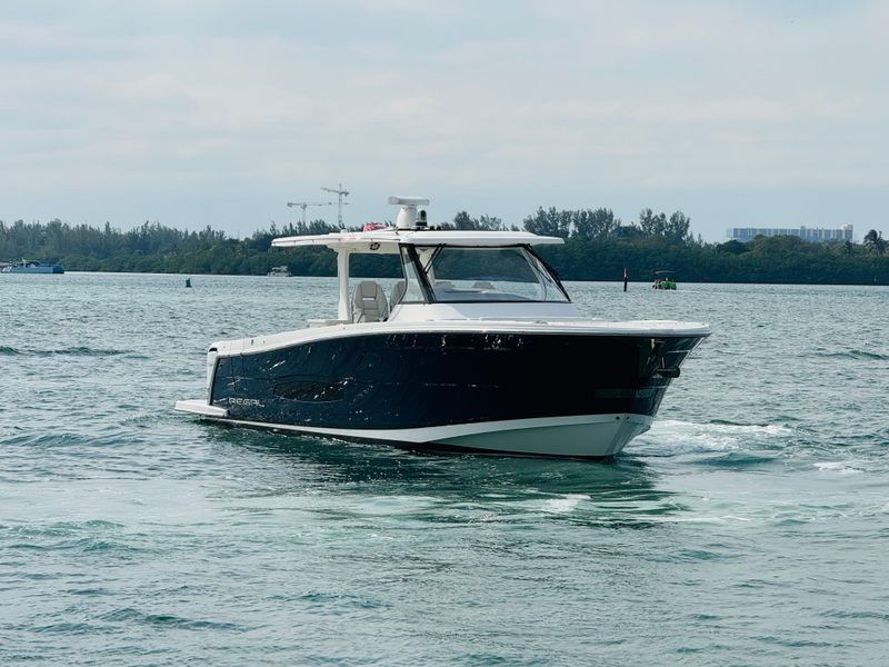 2022 Regal 38 SAV